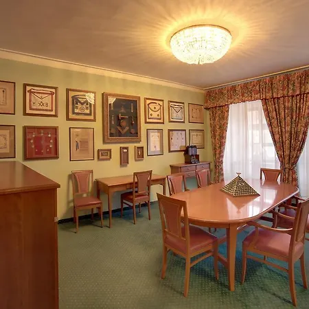 Masonic House Loket