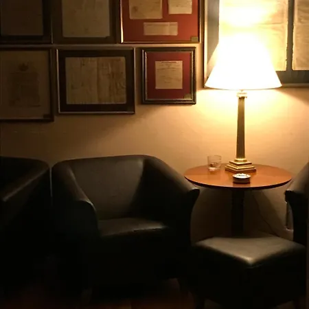 Masonic House Pensión Loket